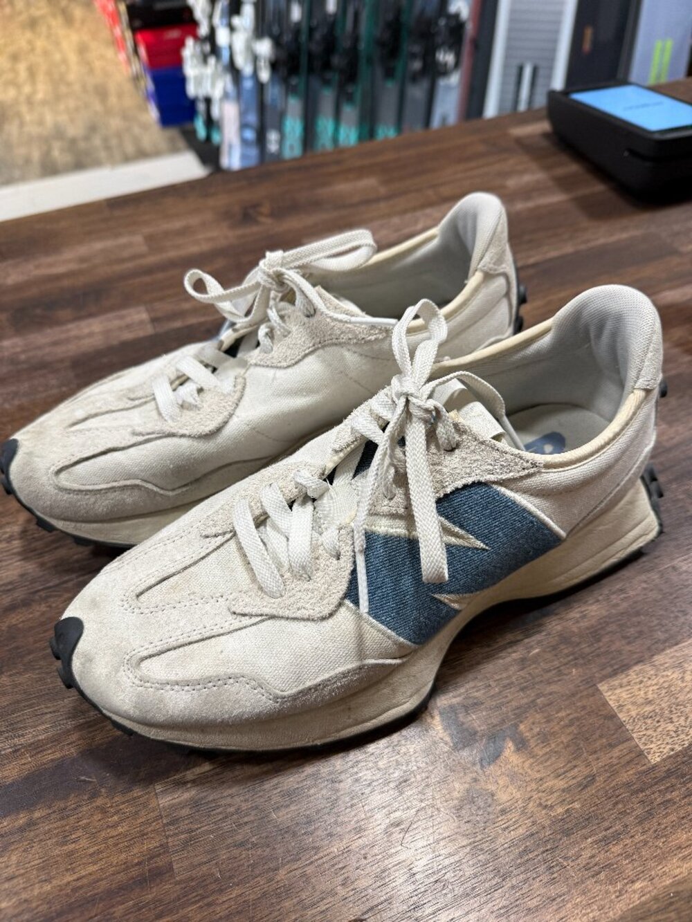 Preloved New Balance 327's